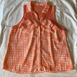 Candie’s sleeveless lace button up blouse